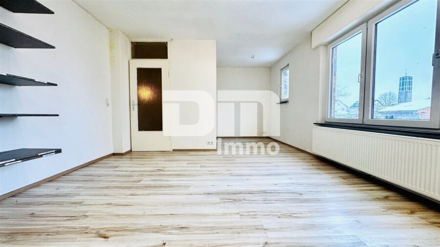 (R)eserviert!Wohn- und Gewerbeensemble + 3 Nebengebäude auf großem Grundstück - OG Ladeneinheit Lager / Büro